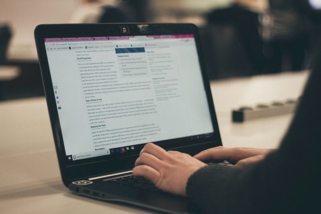 kenny-eliason-unsplash-plain-language